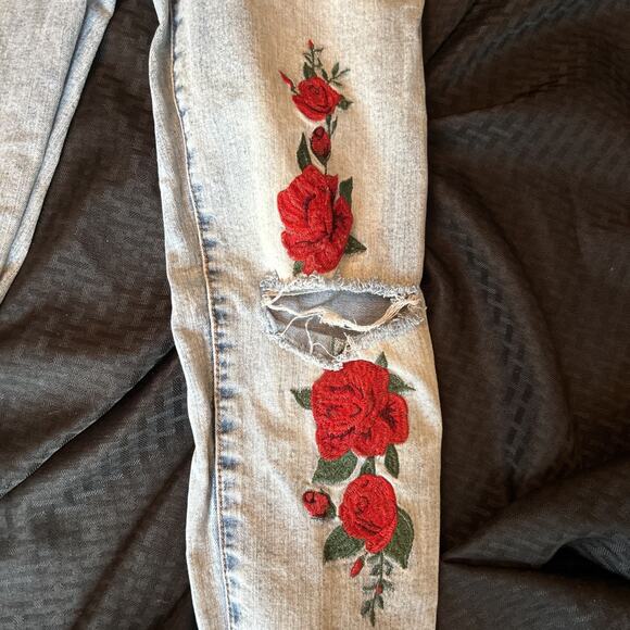 Forever 21 Jeans Size W32 L30 Light Distressed Roses Embroidered Skinny - Picture 2 of 7